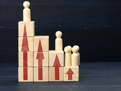 Advantages of collaborating versus going solo in innovation