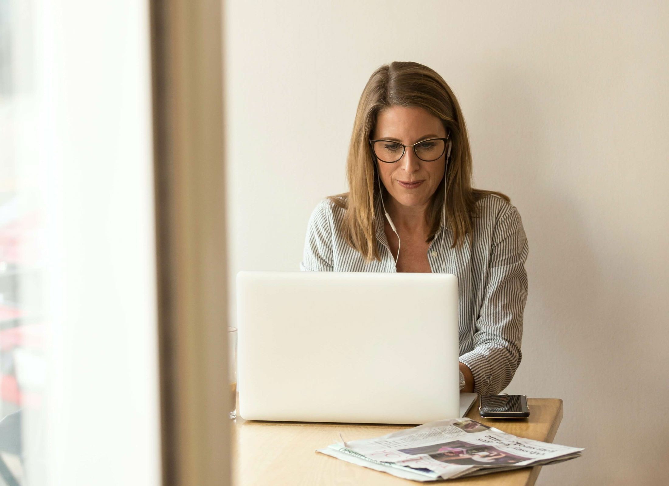 Creating personalized environments for workspaces using ai